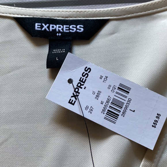 Express Pearl Button Pleated Cuff V-Neck Top in Swan Size Large - Picture 6 of 11